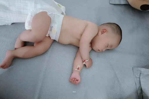 鹰潭宝宝先长上牙还是下牙